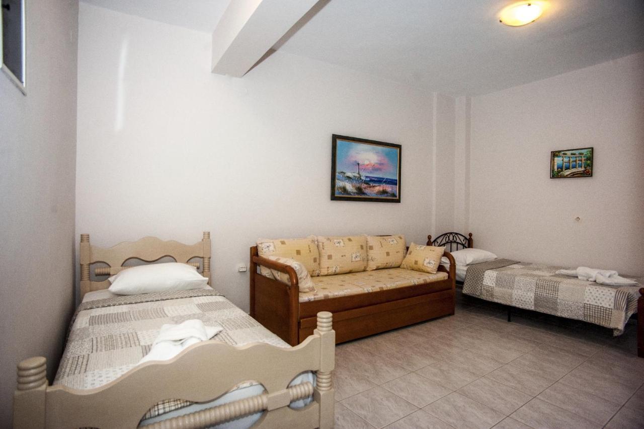 Captain Georgio Apartments Poros  Exterior photo