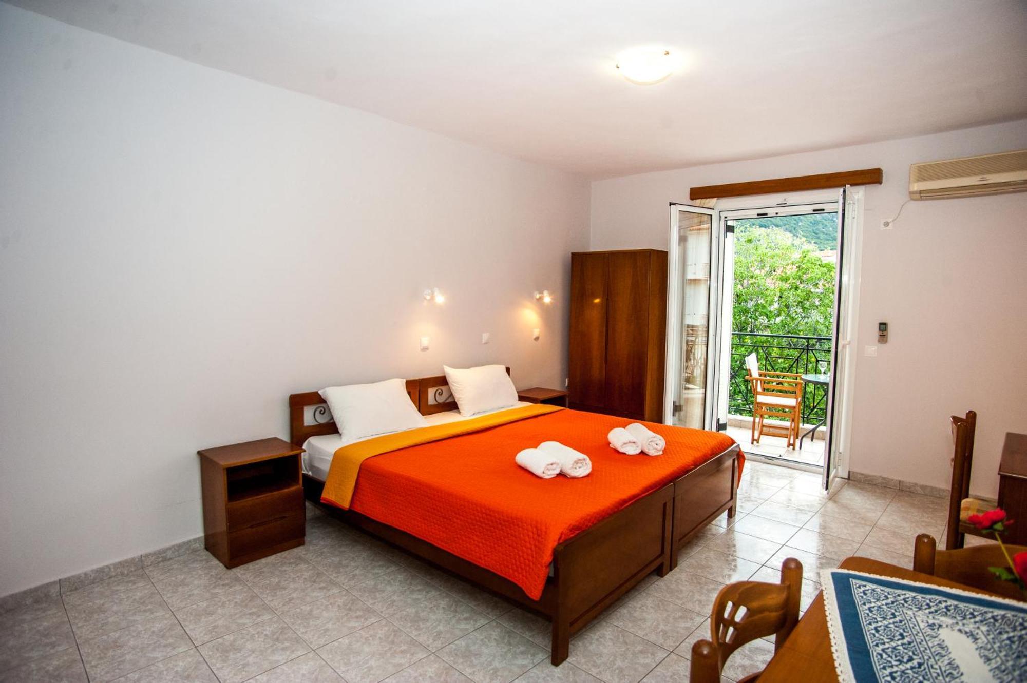 Captain Georgio Apartments Poros  Exterior photo