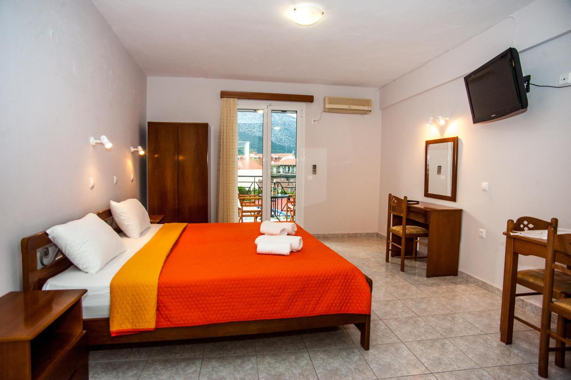 Captain Georgio Apartments Poros  Exterior photo
