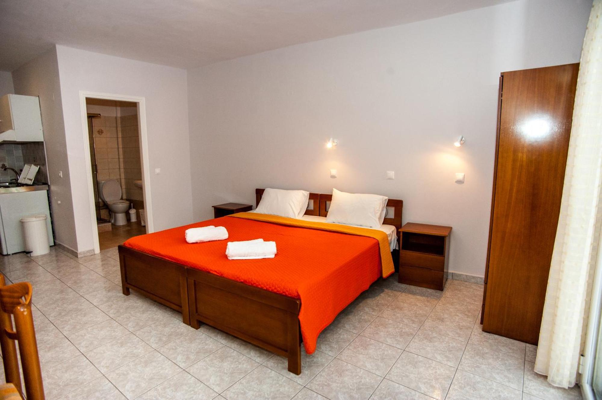Captain Georgio Apartments Poros  Exterior photo