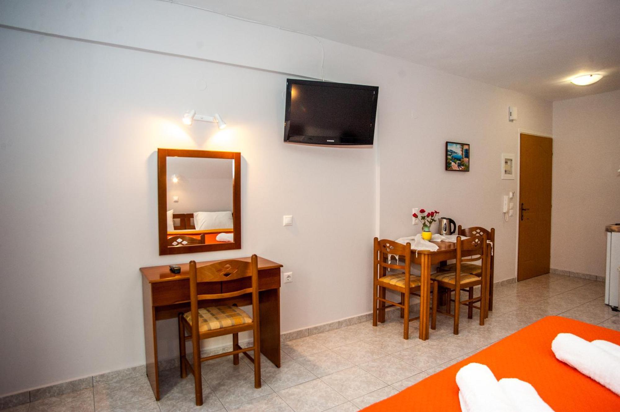 Captain Georgio Apartments Poros  Exterior photo