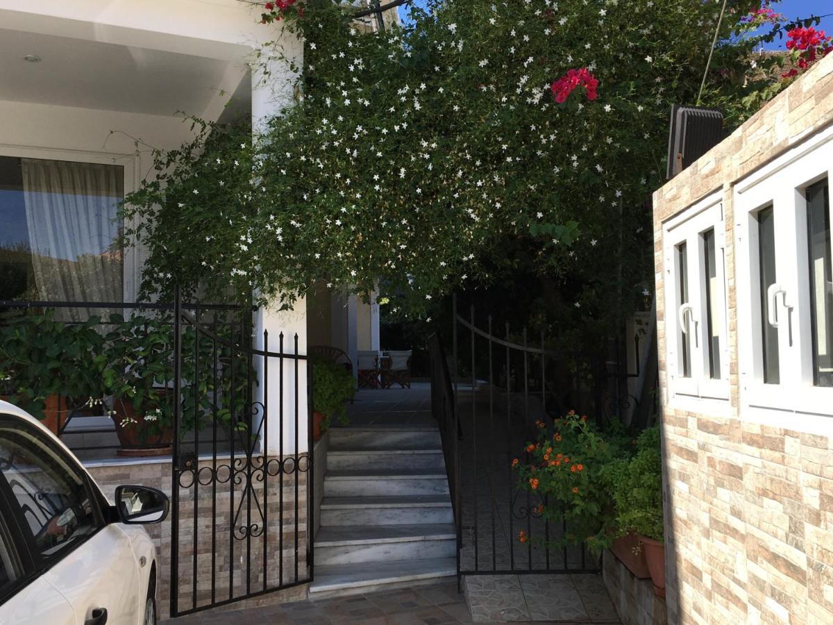 Captain Georgio Apartments Poros  Exterior photo